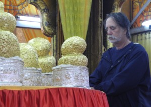 Buddhas encrusted with gold